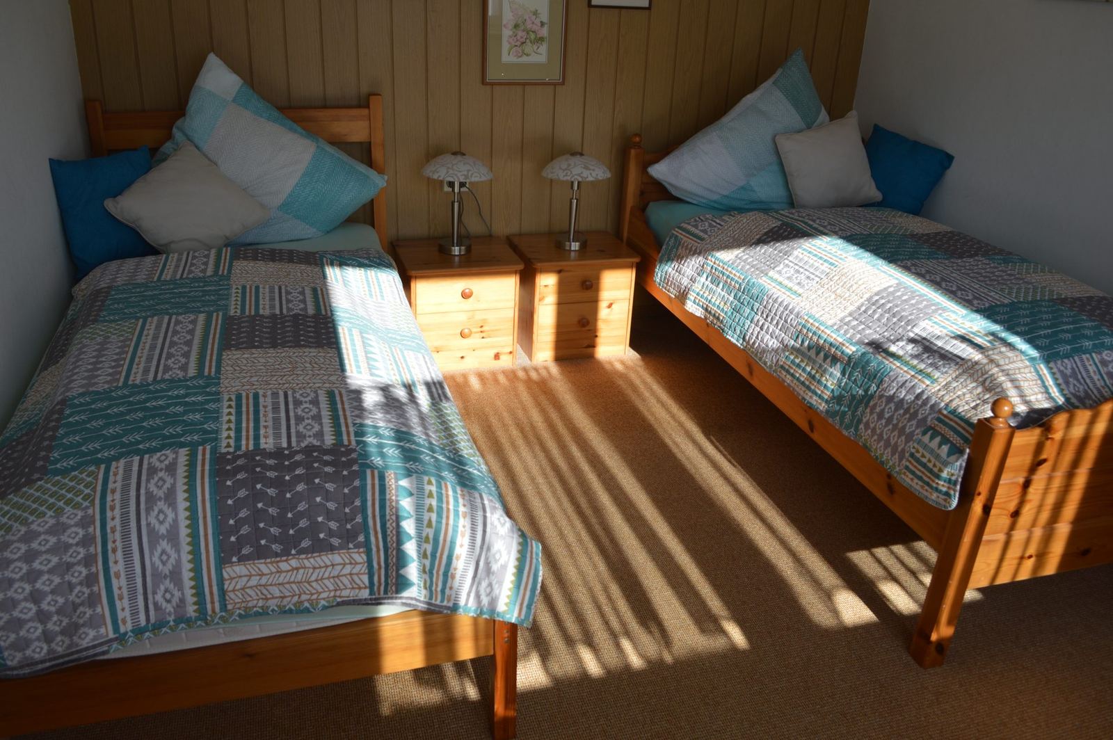 Zweites Schlafzimmer mit zwei Einzelbetten