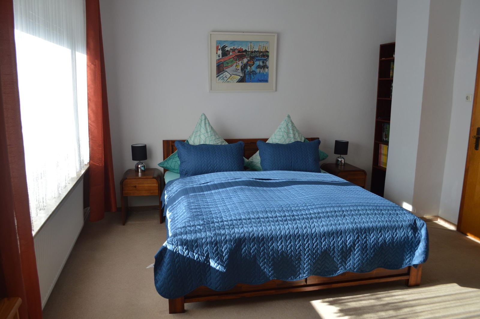 Hauptschlafzimmer mit Doppelbett