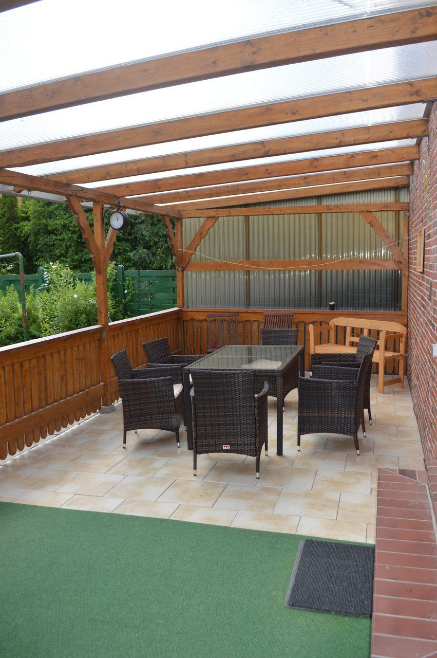 Überdachte Terrasse des Ferienhauses in Rysum von innen